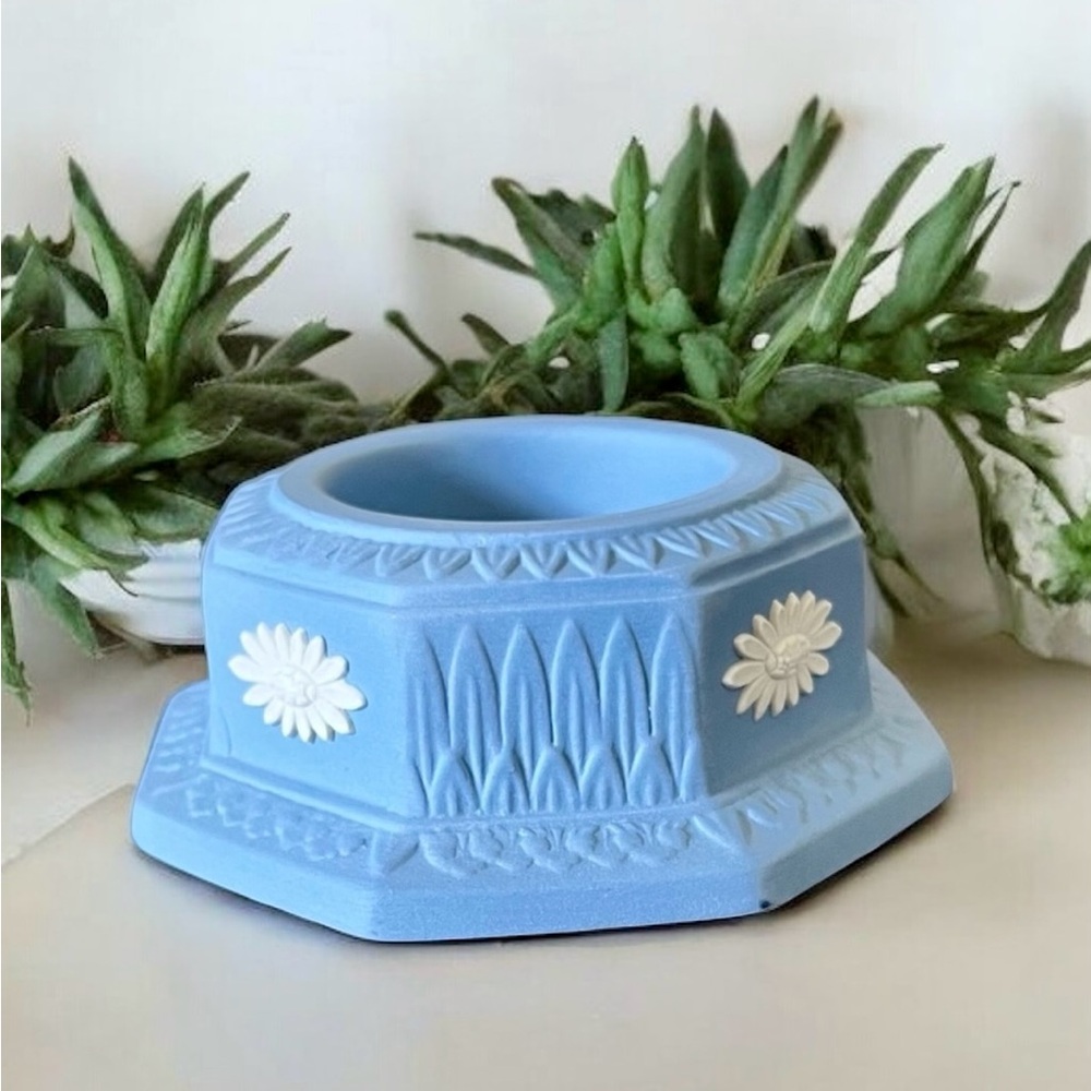 Wedgwood Blue White Jasperware Daisy Tea Light Votive Candle Holder